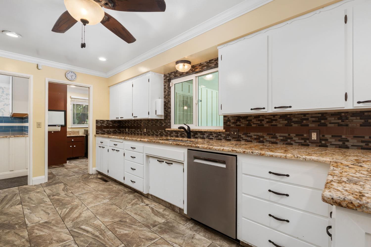 5890 E Dwight Way, Fresno, CA 93727