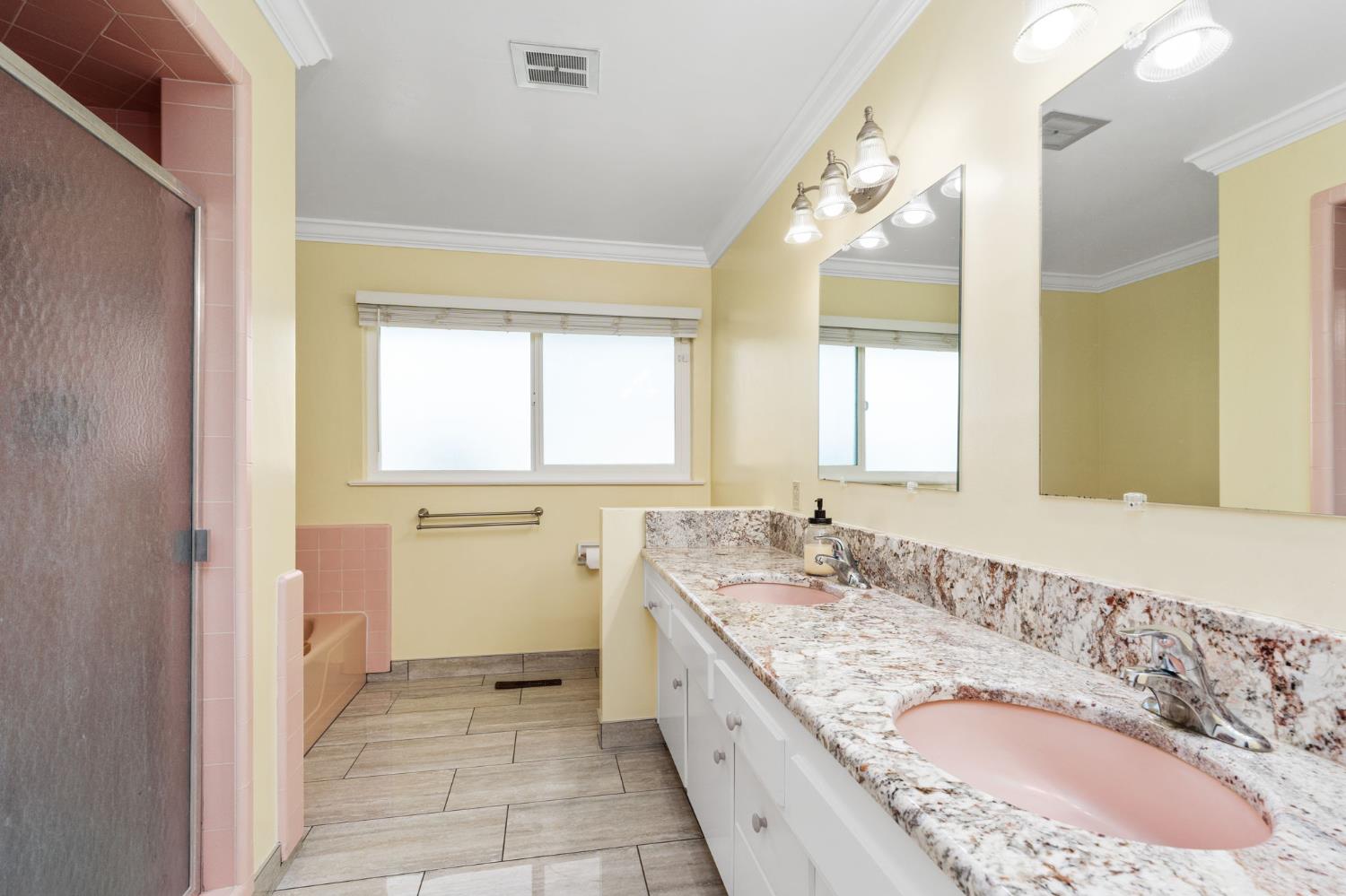 5890 E Dwight Way, Fresno, CA 93727