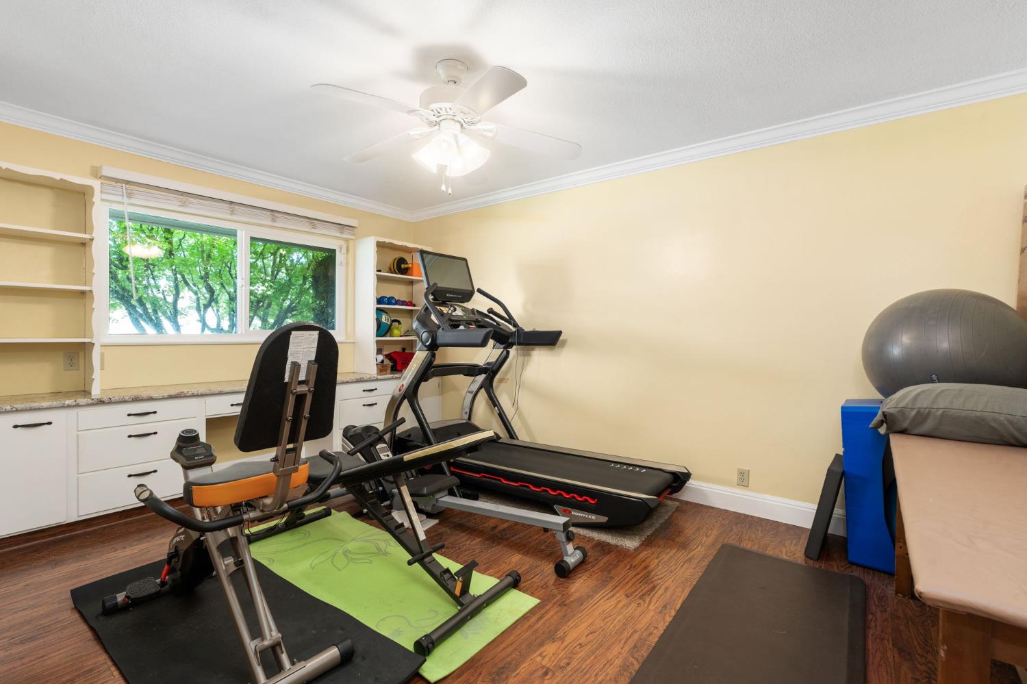 5890 E Dwight Way, Fresno, CA 93727