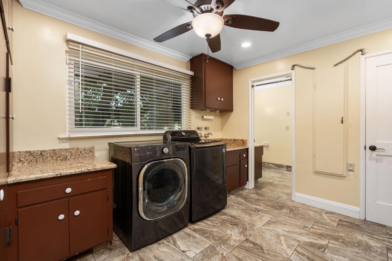 5890 E Dwight Way, Fresno, CA 93727