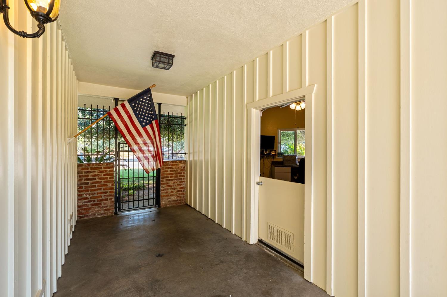 5890 E Dwight Way, Fresno, CA 93727