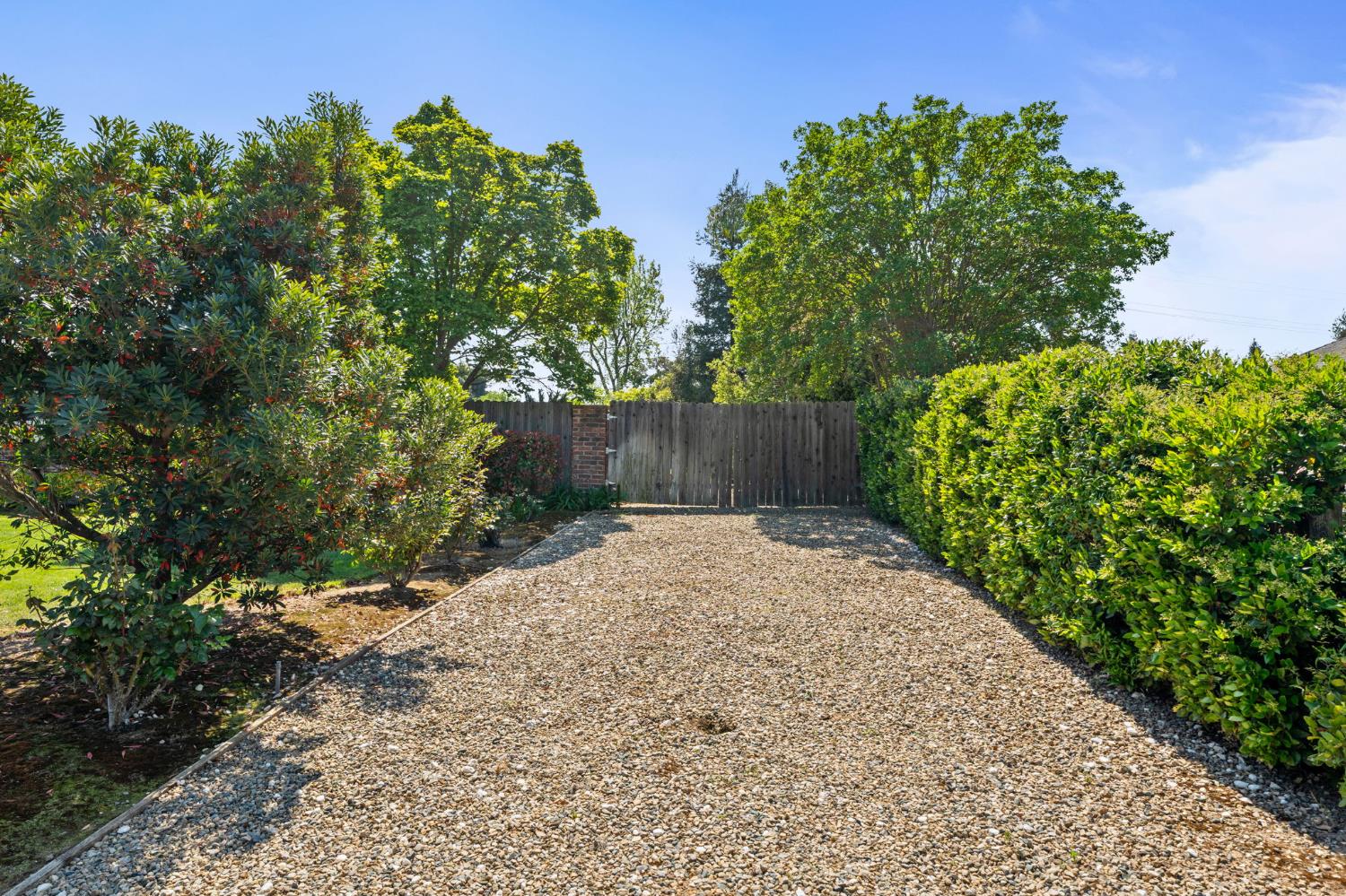 5890 E Dwight Way, Fresno, CA 93727