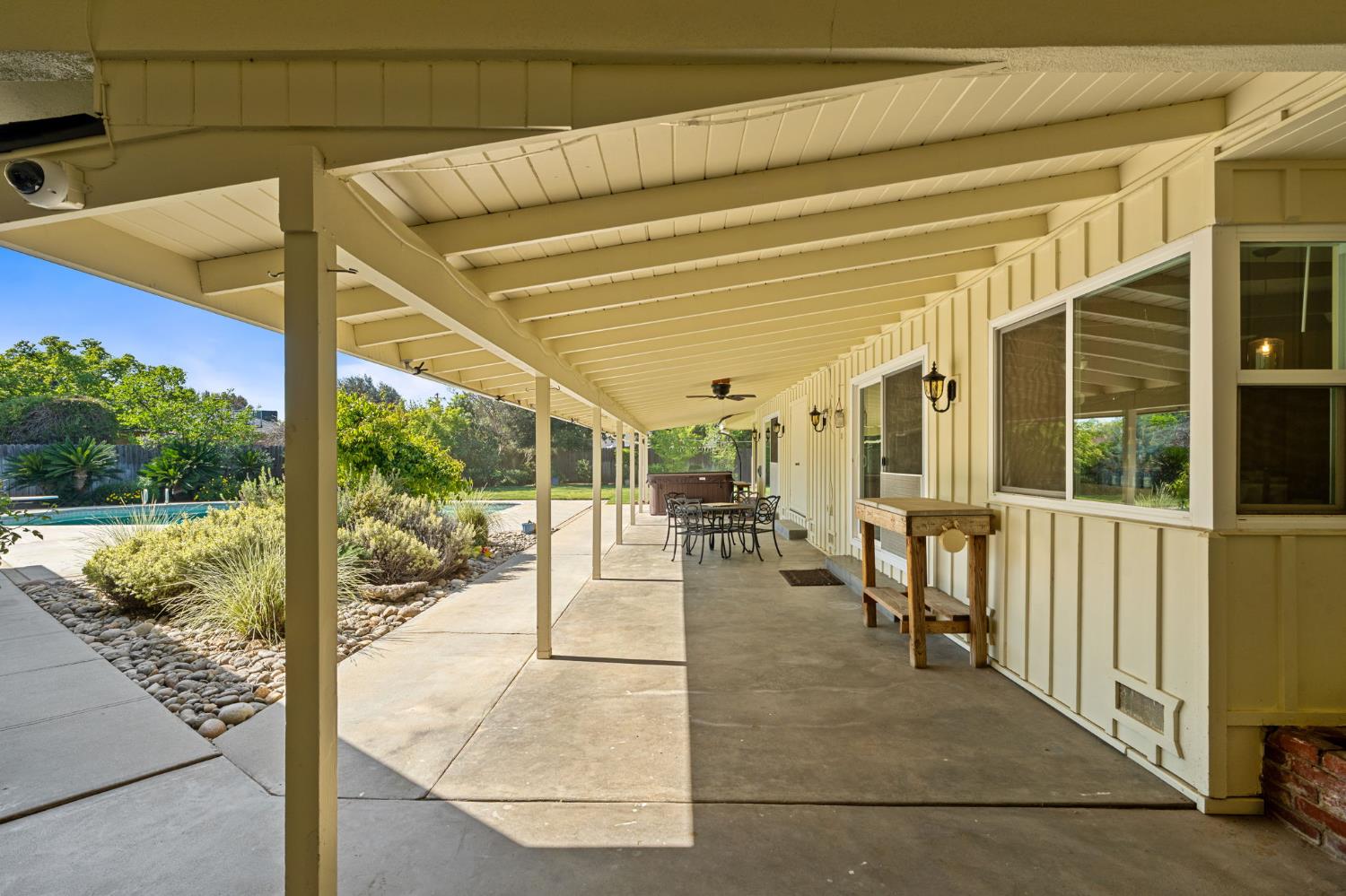 5890 E Dwight Way, Fresno, CA 93727