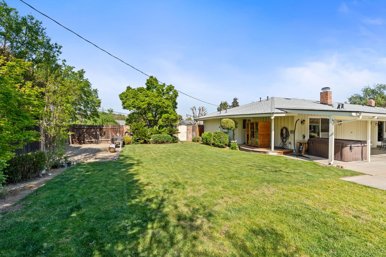 5890 E Dwight Way, Fresno, CA 93727