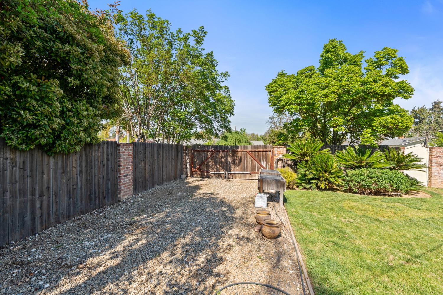 5890 E Dwight Way, Fresno, CA 93727