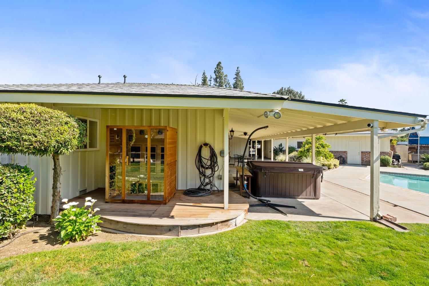 5890 E Dwight Way, Fresno, CA 93727