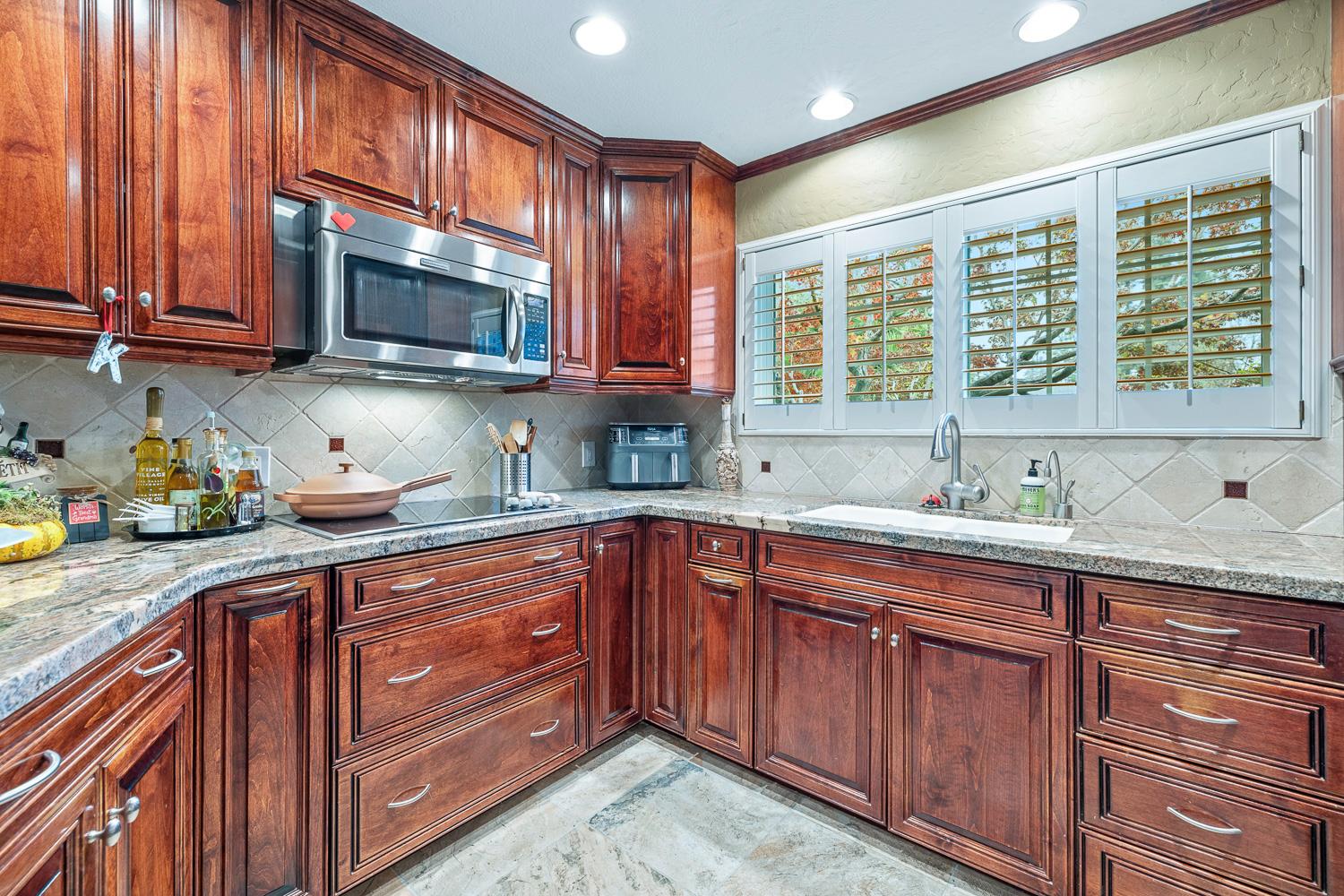 5627 N Kavanagh Ave, Fresno, CA 93711