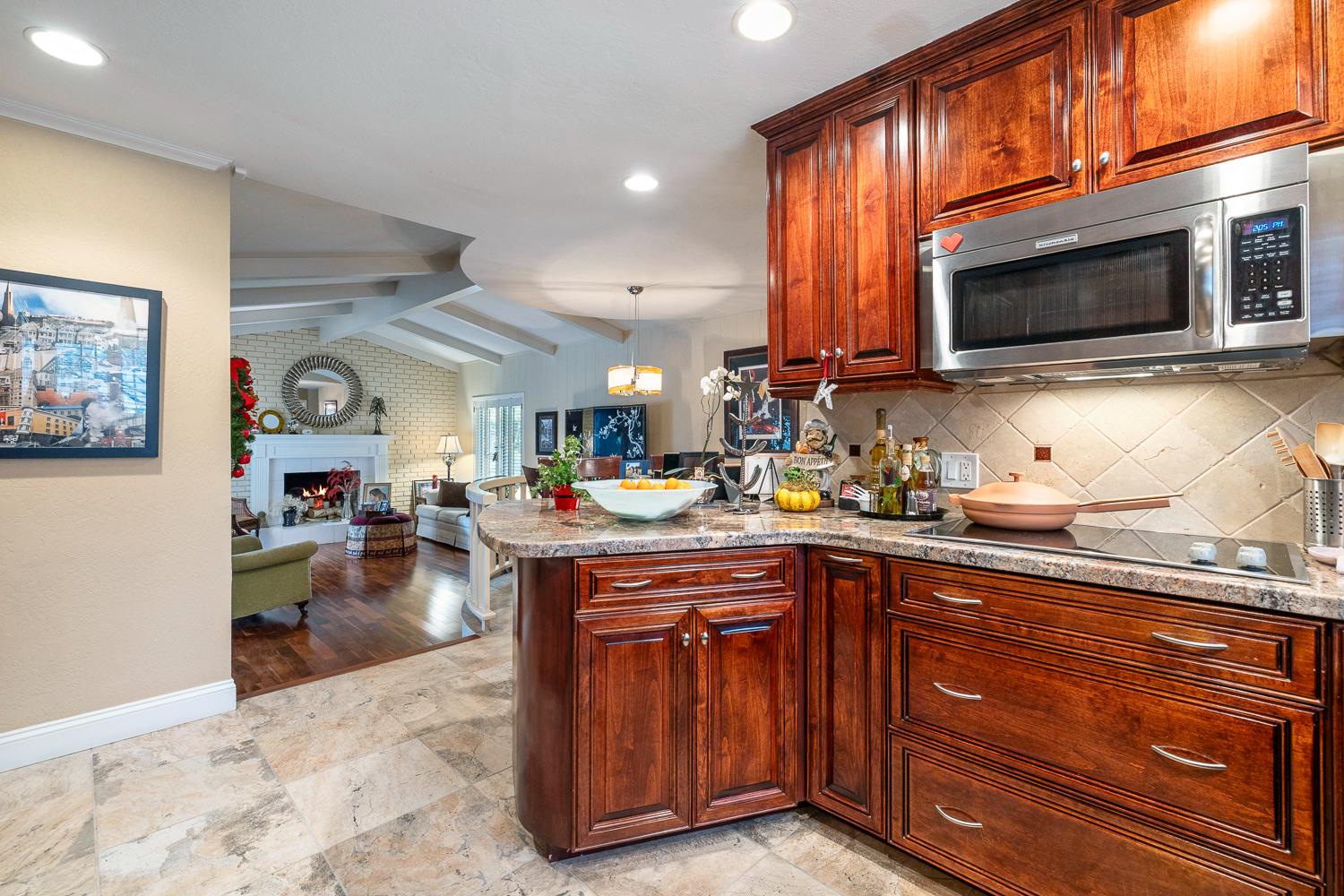 5627 N Kavanagh Ave, Fresno, CA 93711