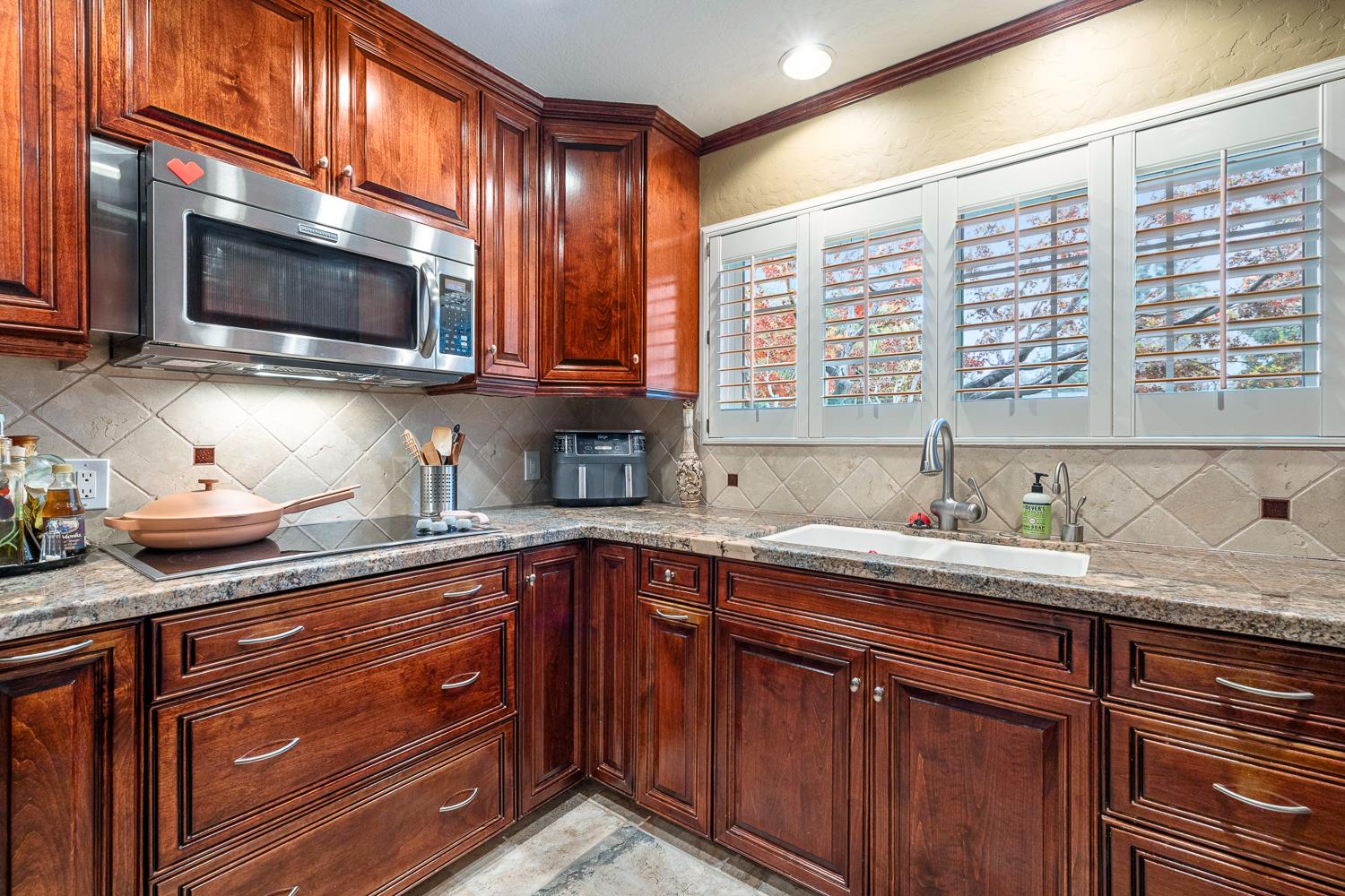 5627 N Kavanagh Ave, Fresno, CA 93711