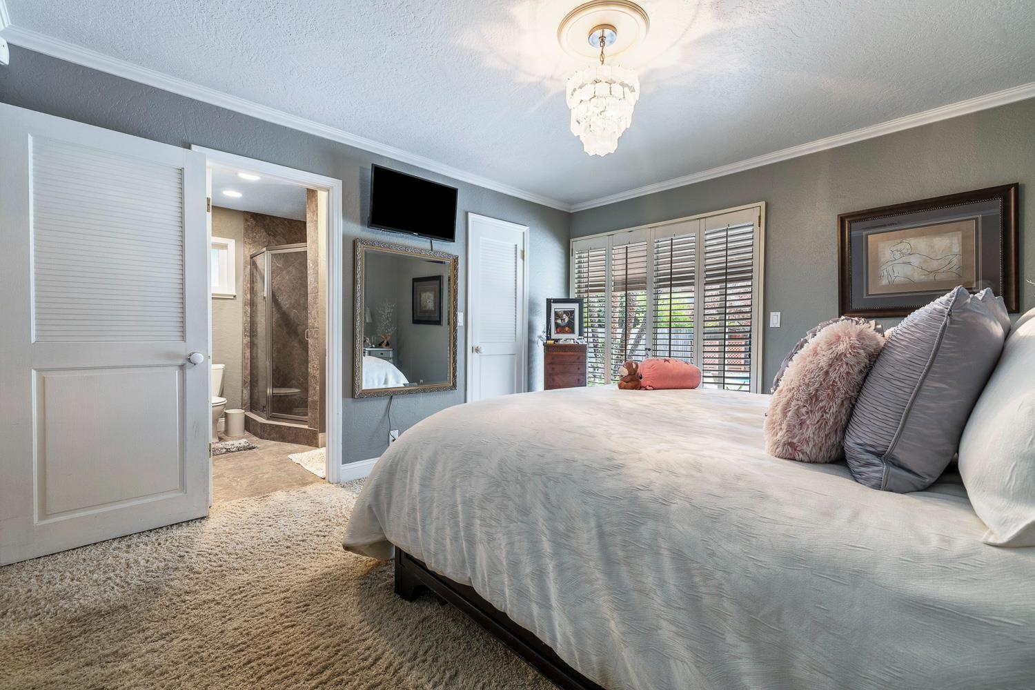 5627 N Kavanagh Ave, Fresno, CA 93711