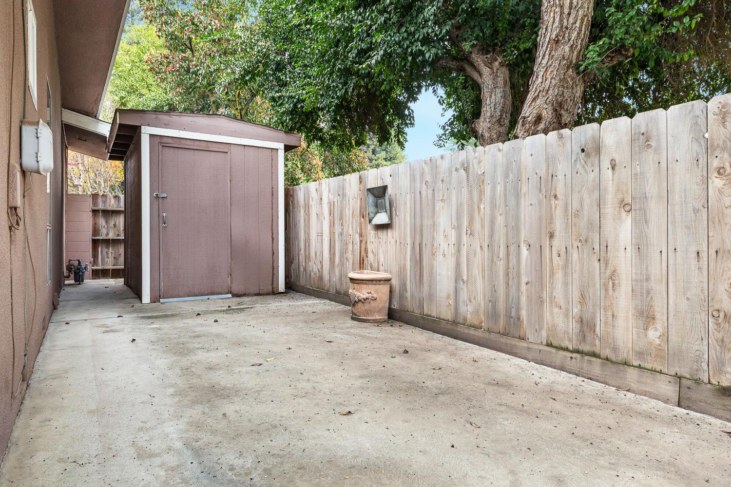 5627 N Kavanagh Ave, Fresno, CA 93711