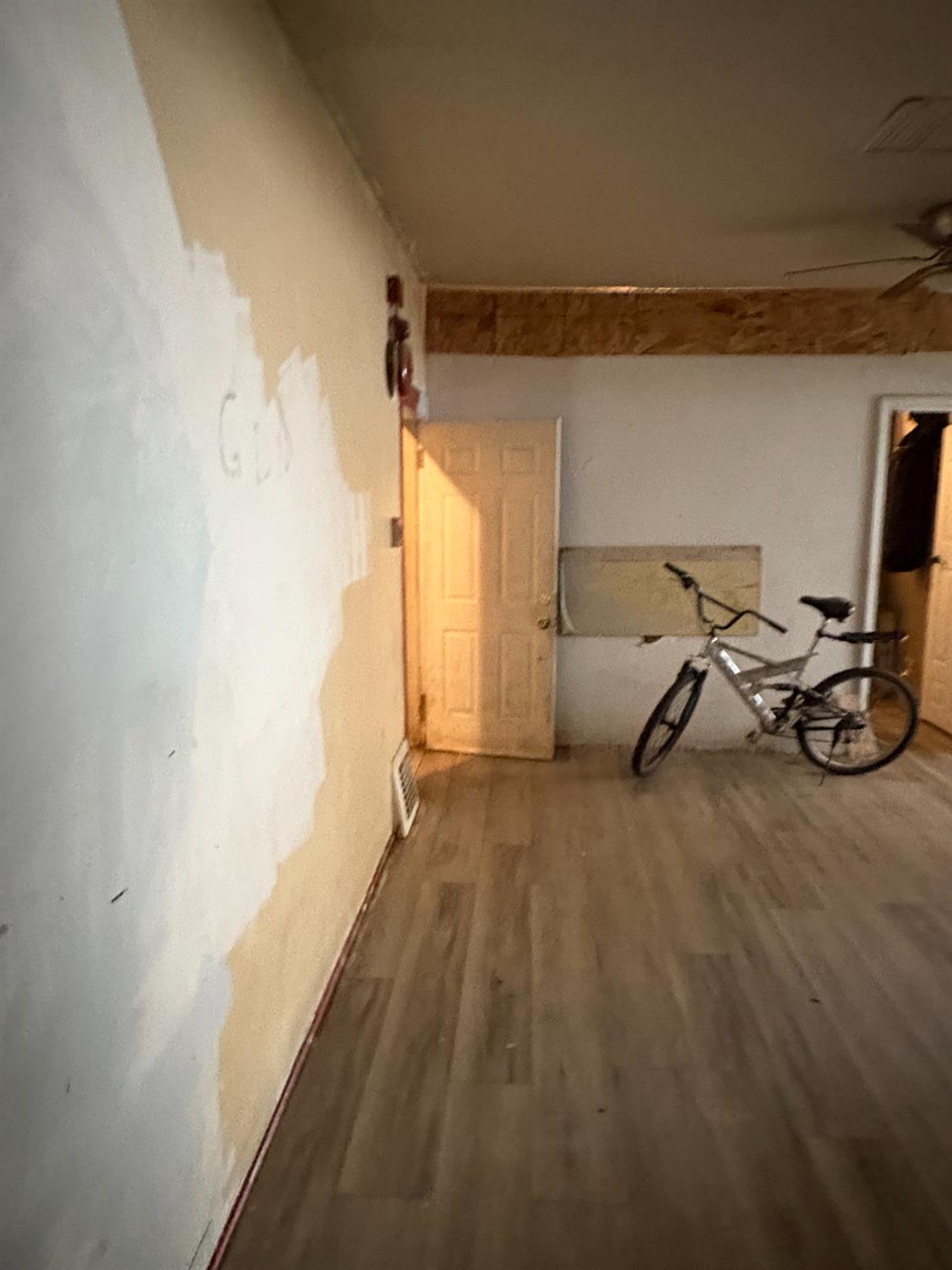 611 E Kearney Blvd, Fresno, CA 93706