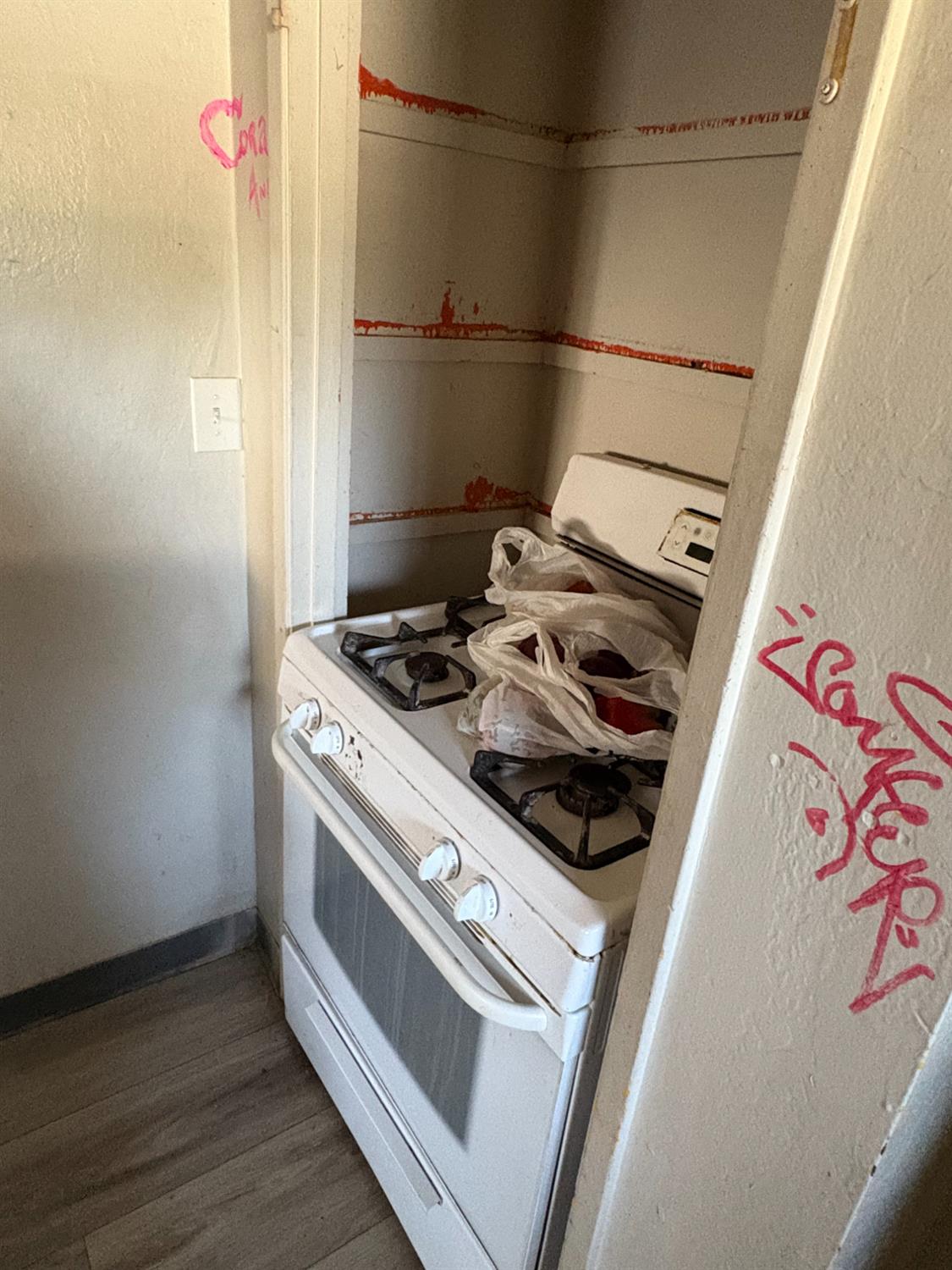 611 E Kearney Blvd, Fresno, CA 93706