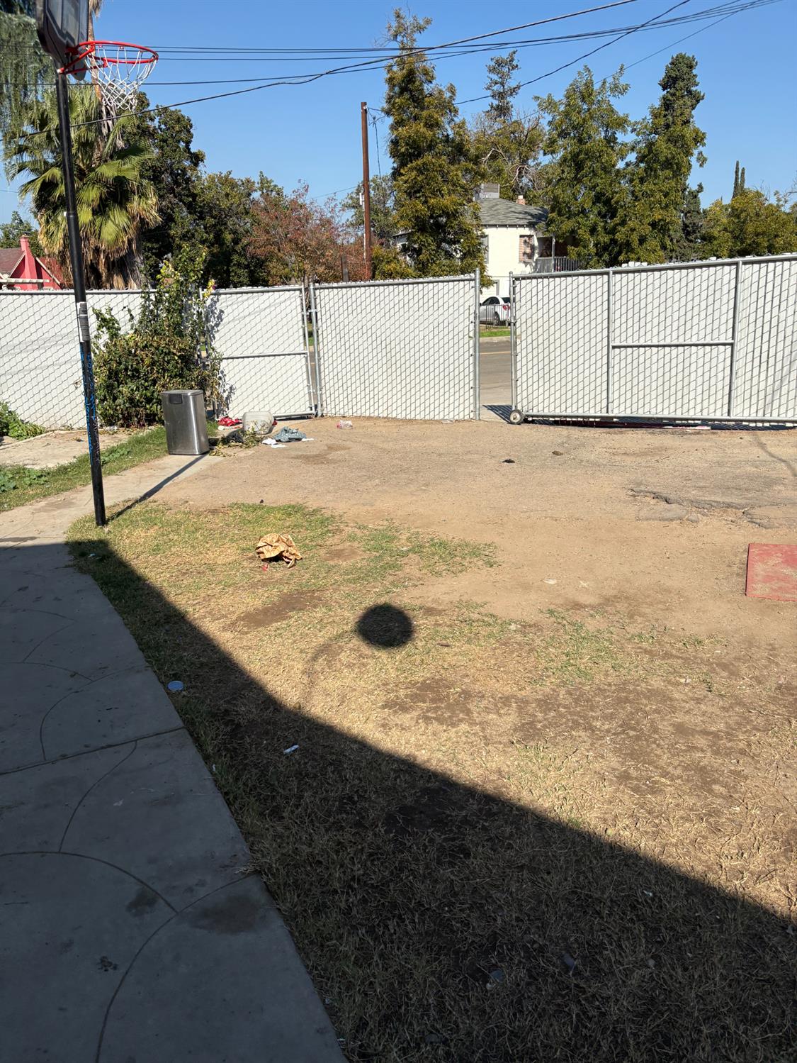 611 E Kearney Blvd, Fresno, CA 93706