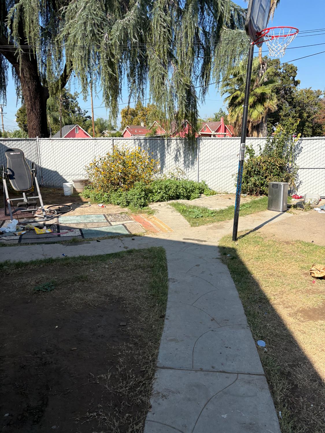 611 E Kearney Blvd, Fresno, CA 93706