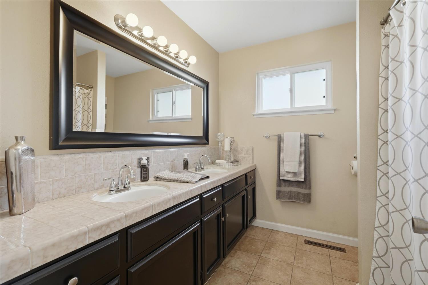 6721 N Harrison Ave, Fresno, CA 93711