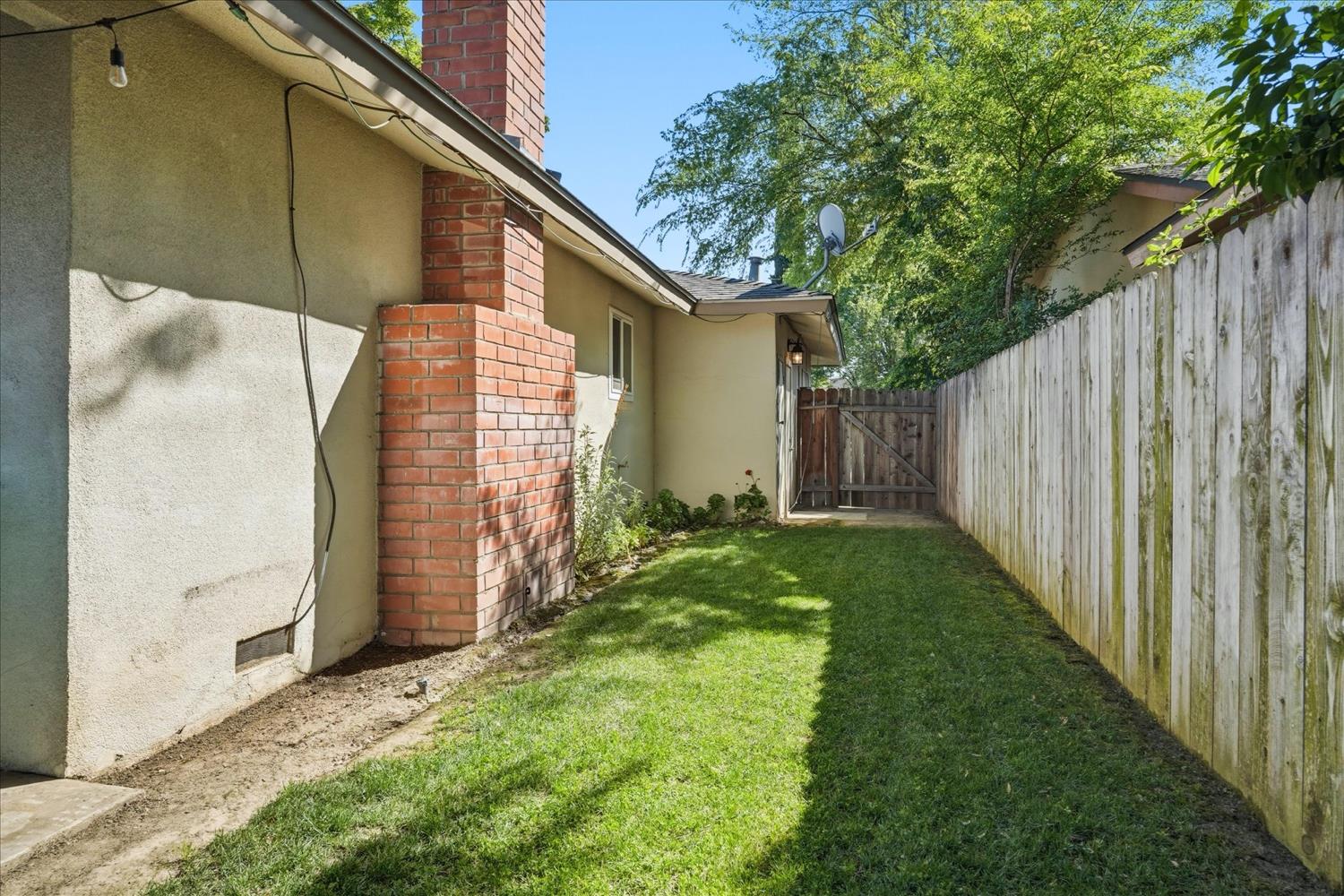 6721 N Harrison Ave, Fresno, CA 93711