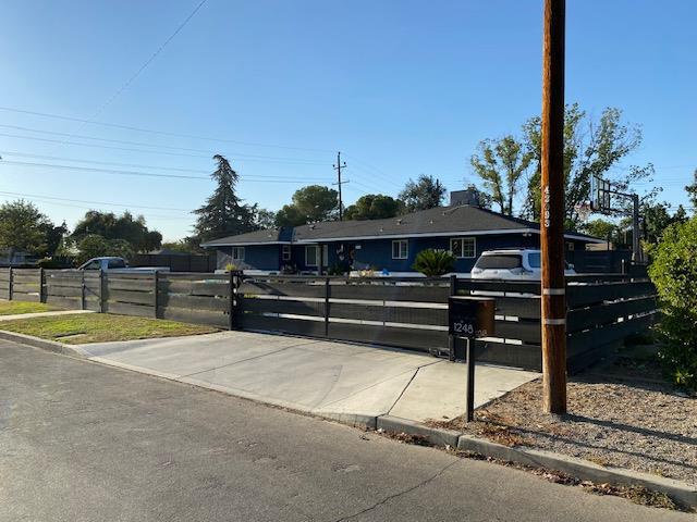 1248 W Alamos Ave, Fresno, CA 93705