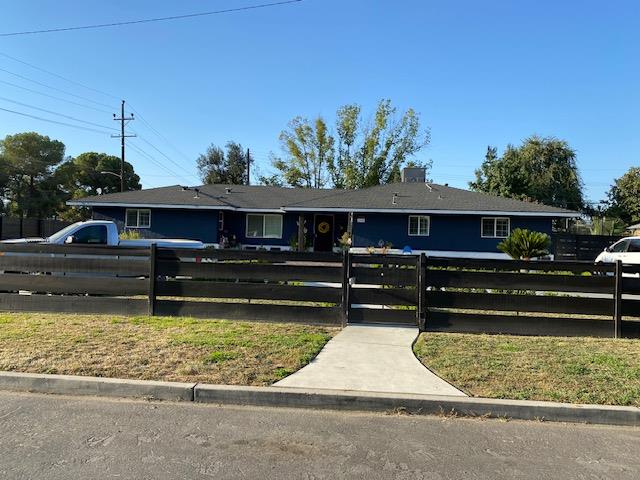 1248 W Alamos Ave, Fresno, CA 93705
