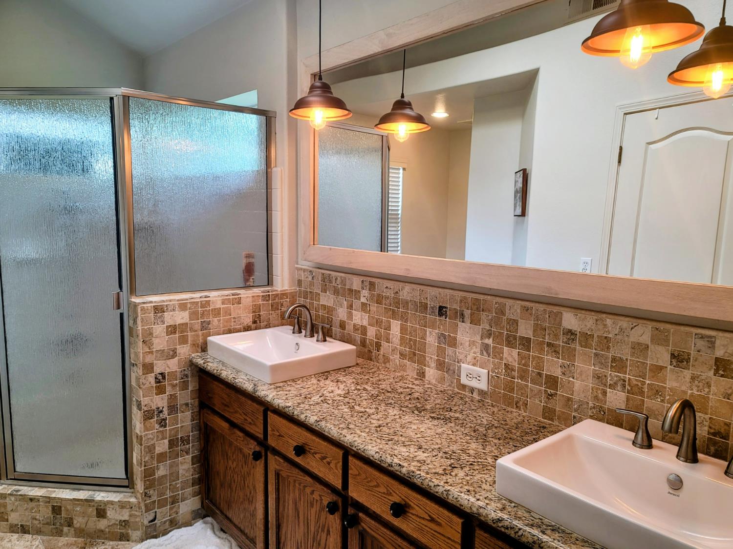 2827 E Shea, Fresno, CA 93720