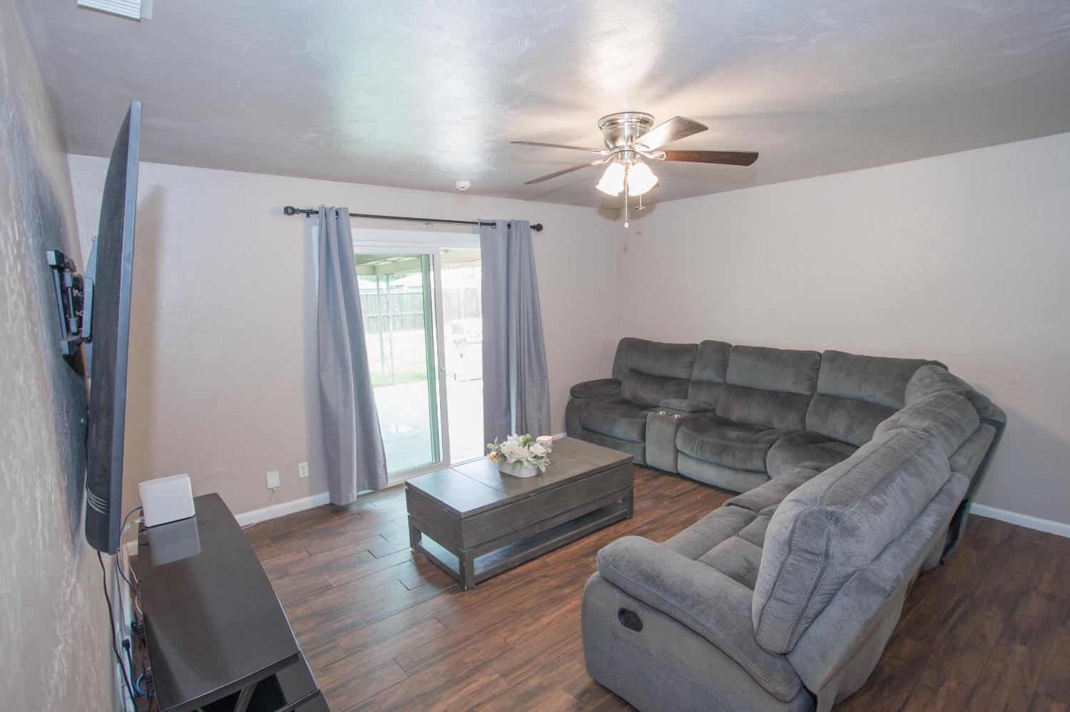 5625 E Tarpey Dr, Fresno, CA 93727