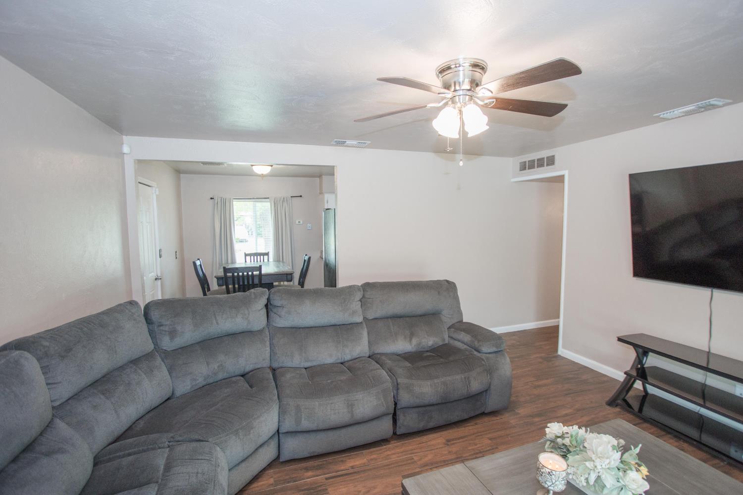 5625 E Tarpey Dr, Fresno, CA 93727