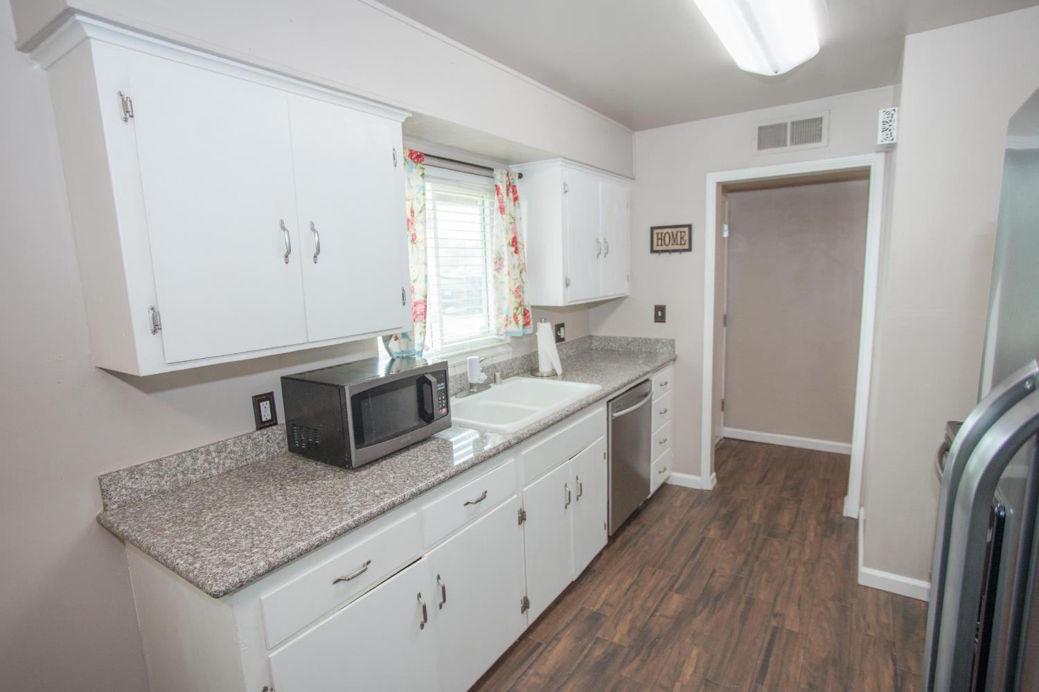 5625 E Tarpey Dr, Fresno, CA 93727