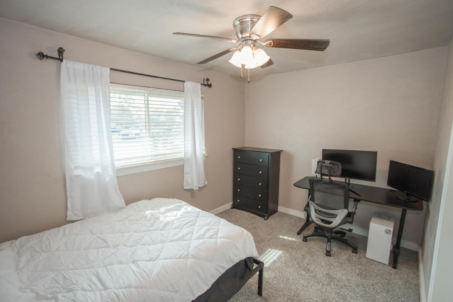 5625 E Tarpey Dr, Fresno, CA 93727