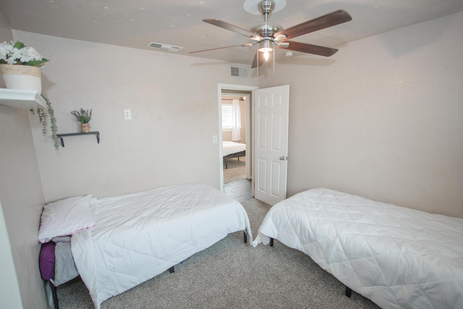 5625 E Tarpey Dr, Fresno, CA 93727