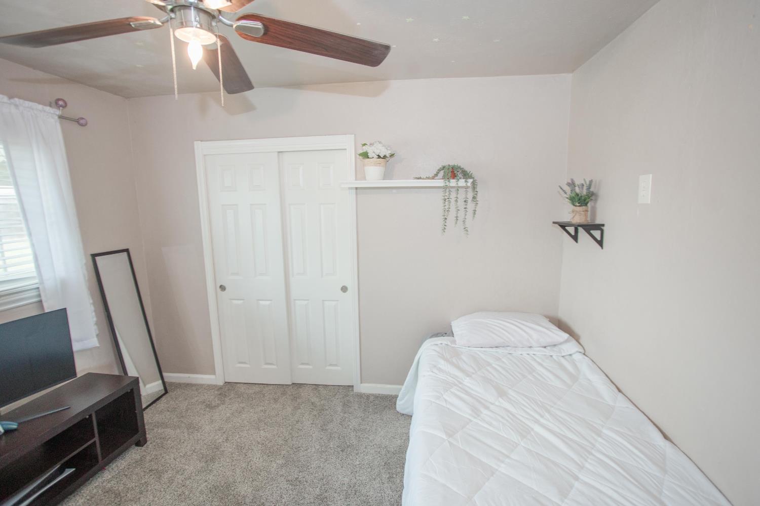 5625 E Tarpey Dr, Fresno, CA 93727