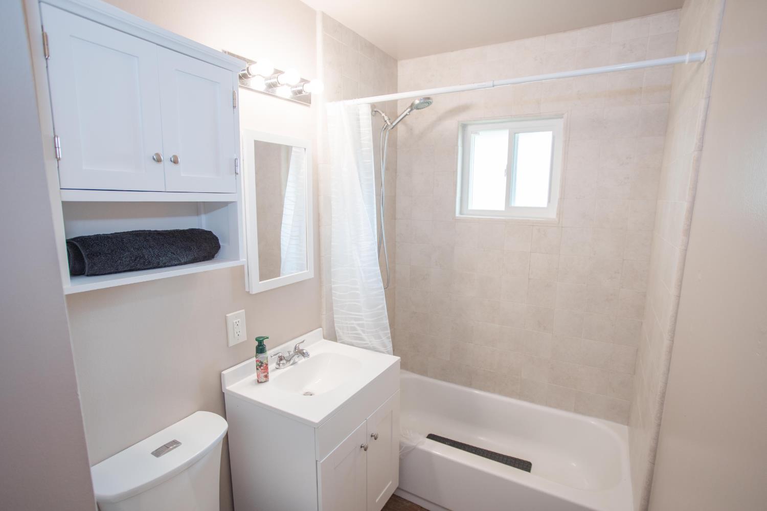 5625 E Tarpey Dr, Fresno, CA 93727