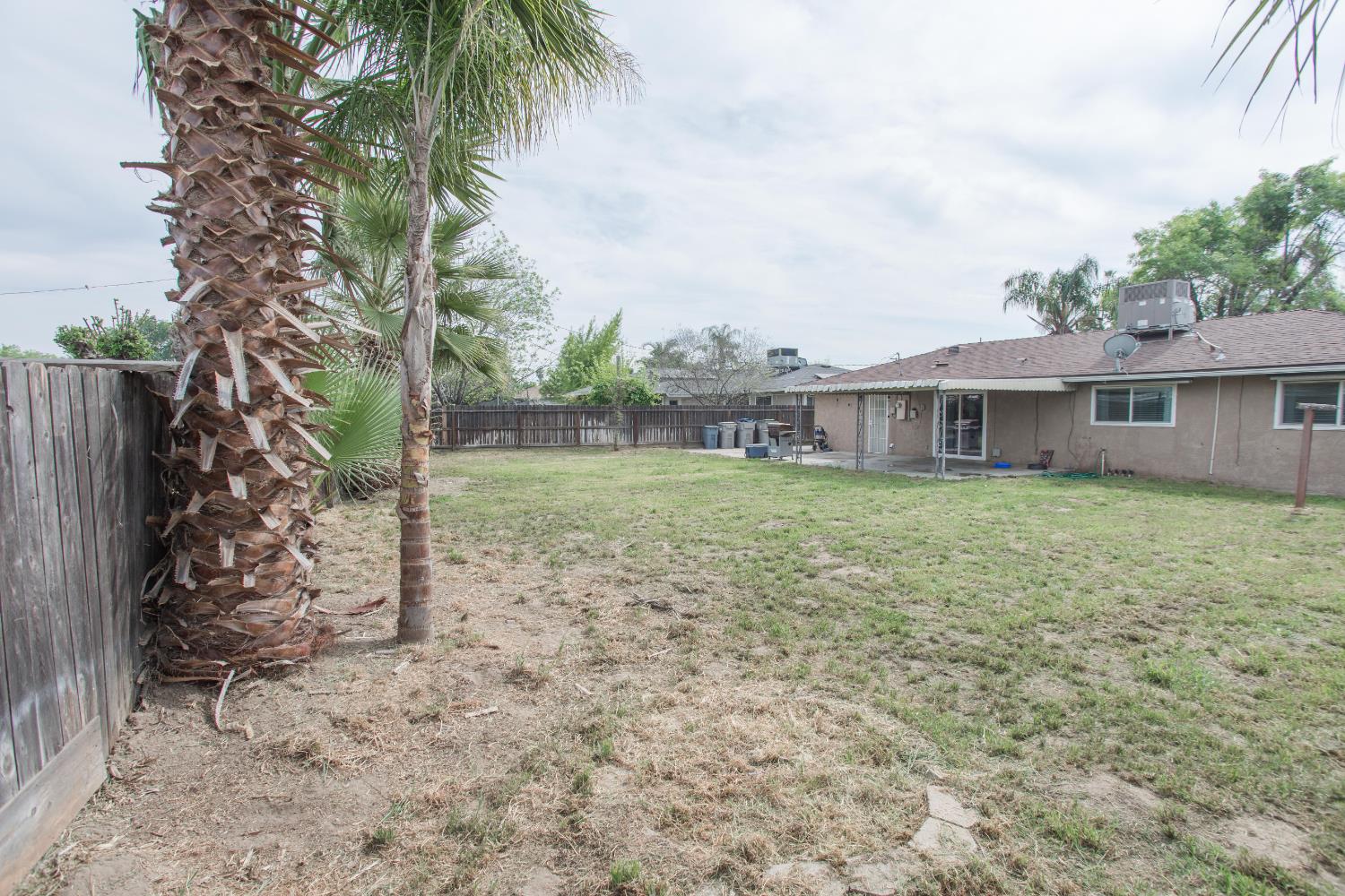 5625 E Tarpey Dr, Fresno, CA 93727