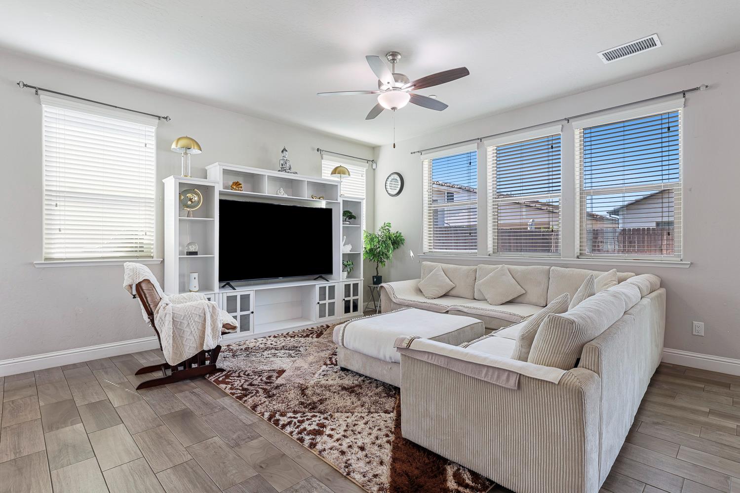 2833 N Armstrong Ave, Fresno, CA 93727