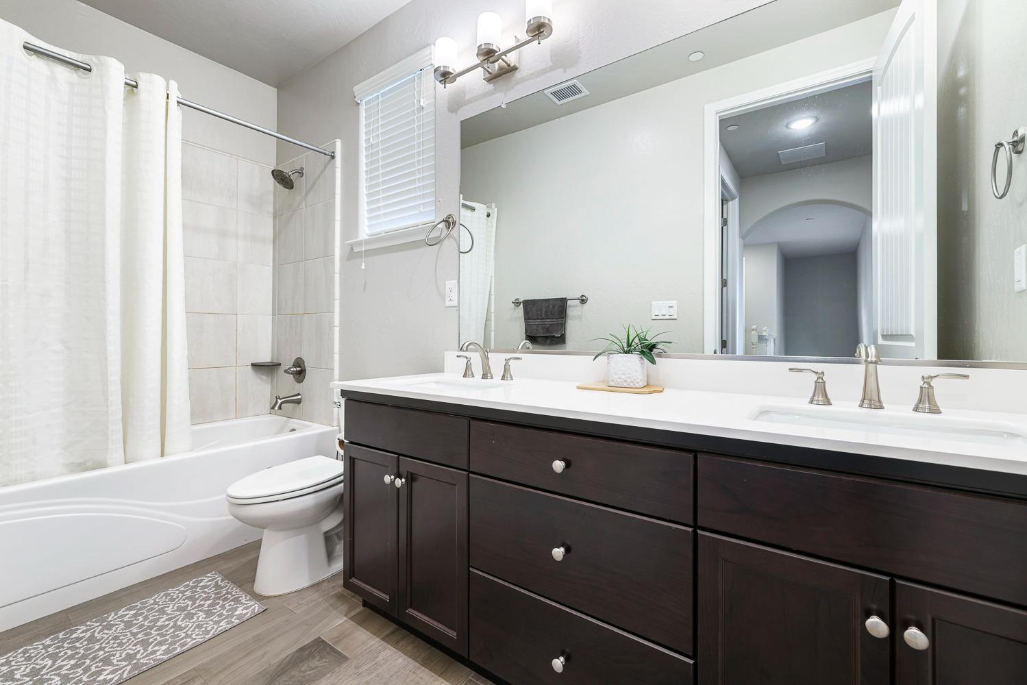 2833 N Armstrong Ave, Fresno, CA 93727