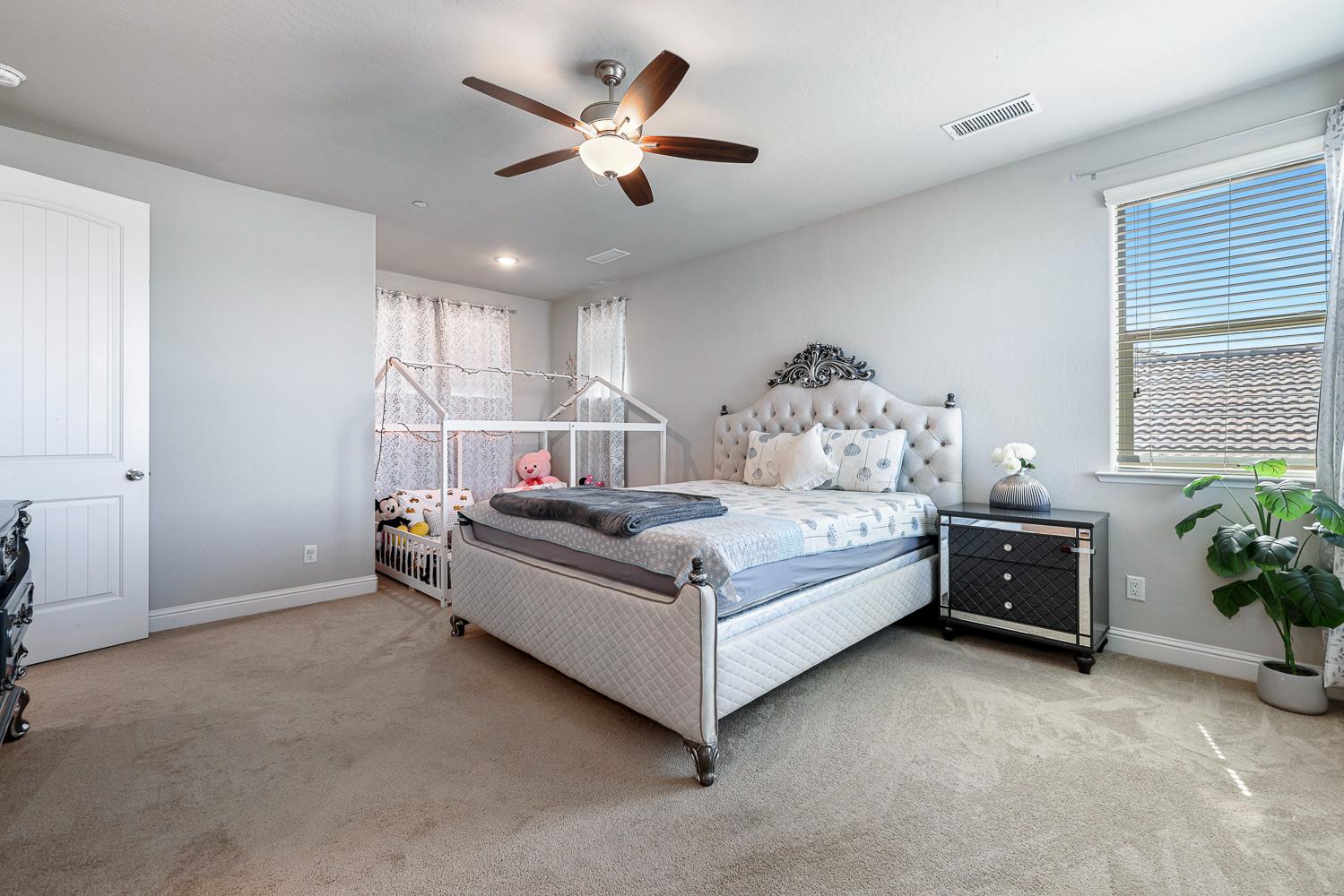 2833 N Armstrong Ave, Fresno, CA 93727