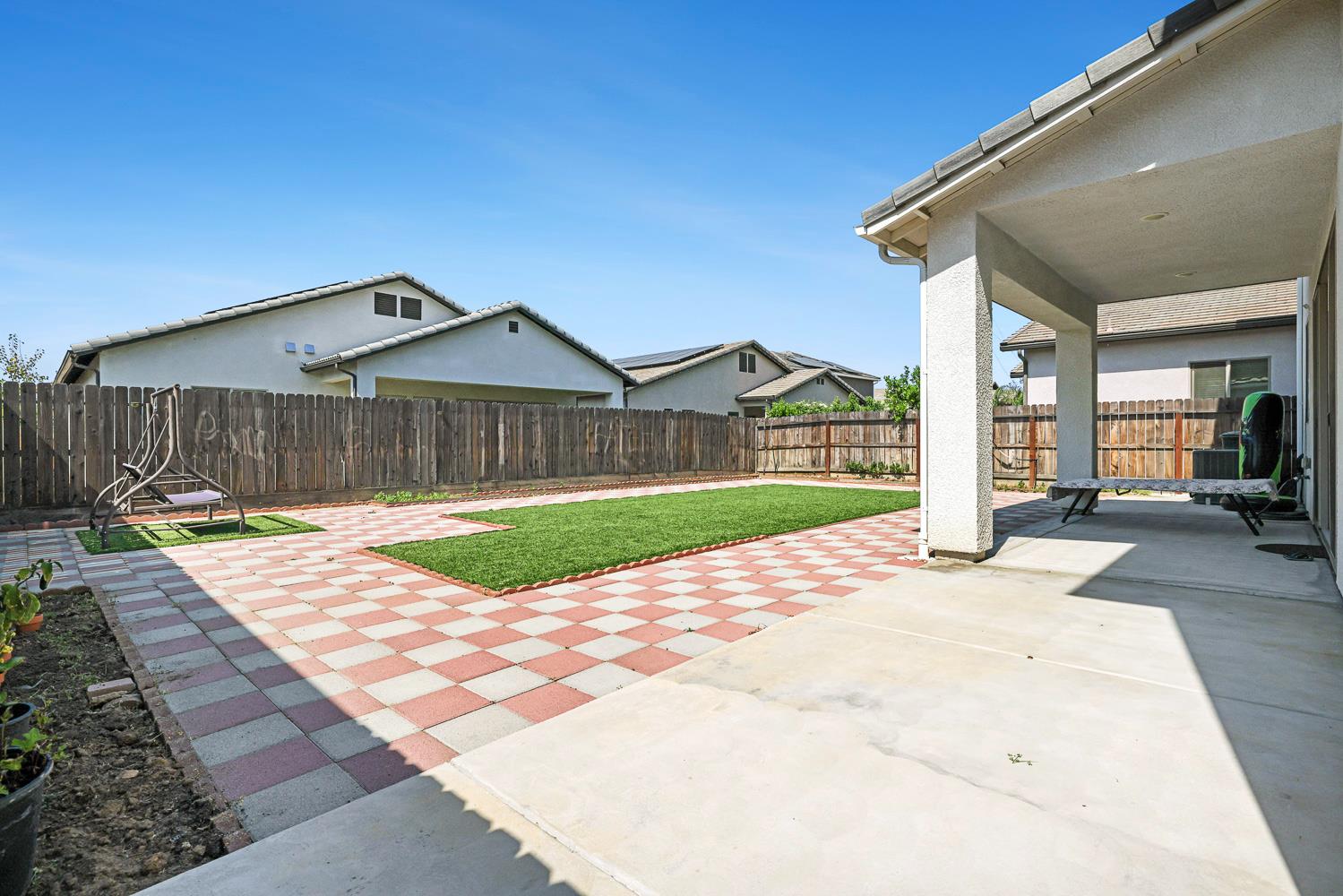 2833 N Armstrong Ave, Fresno, CA 93727