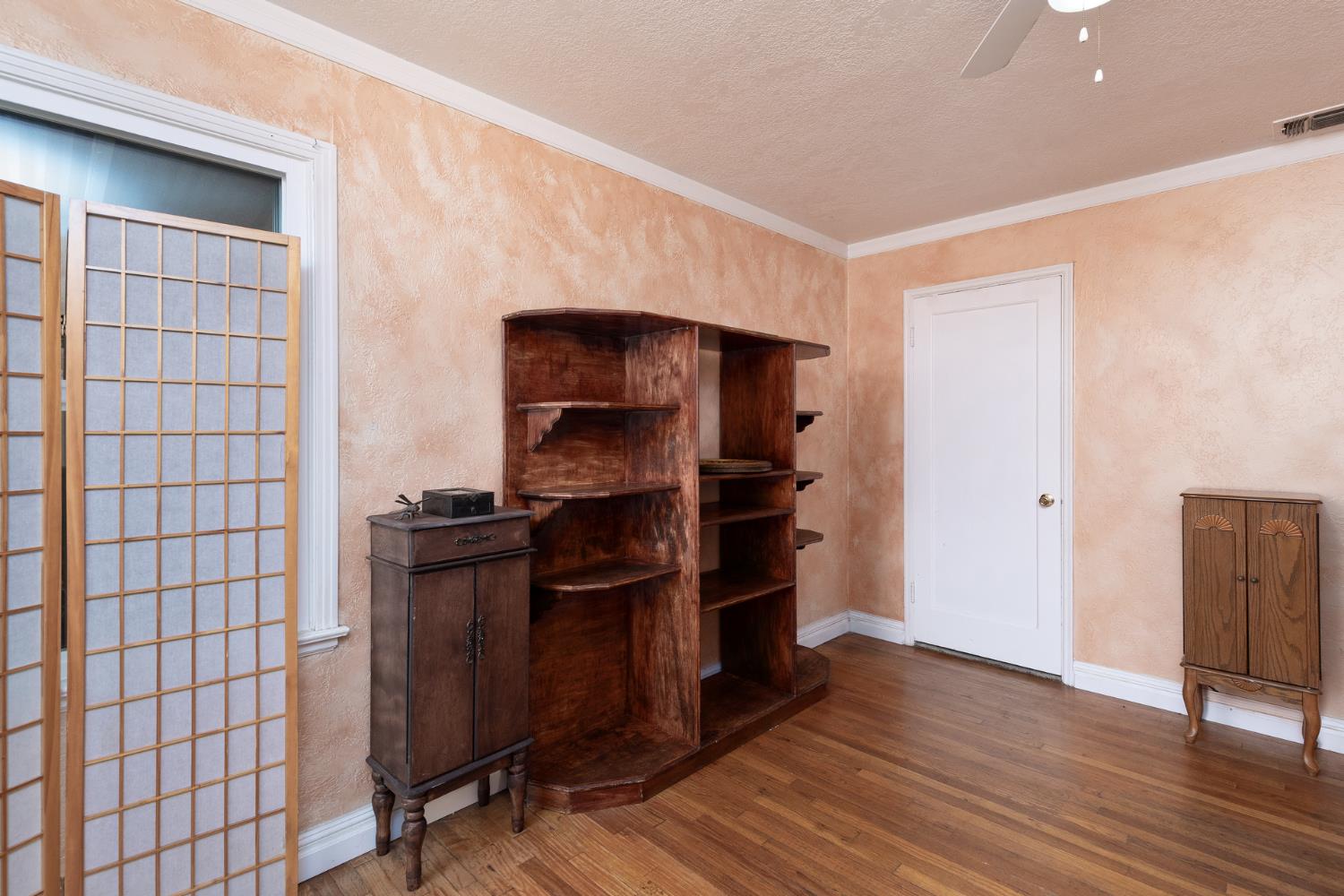 35 E Garland Ave, Fresno, CA 93704