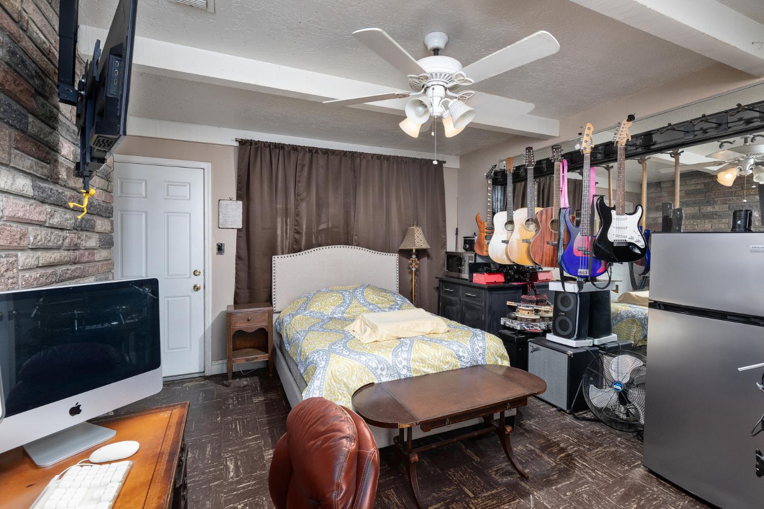 35 E Garland Ave, Fresno, CA 93704