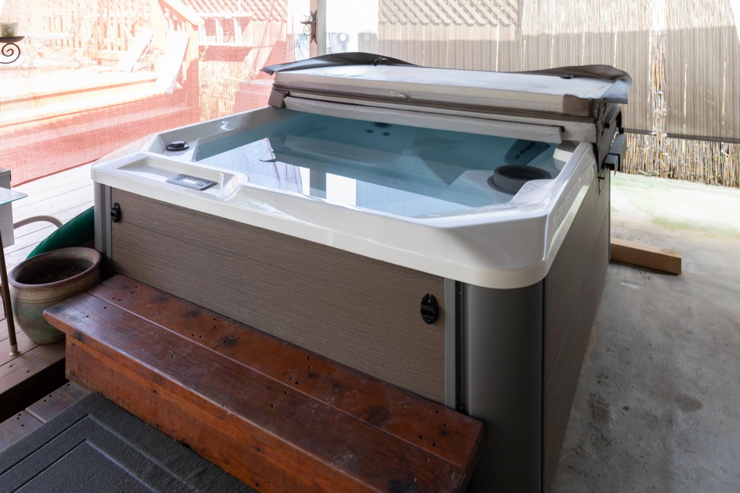 35 E Garland Ave, Fresno, CA 93704