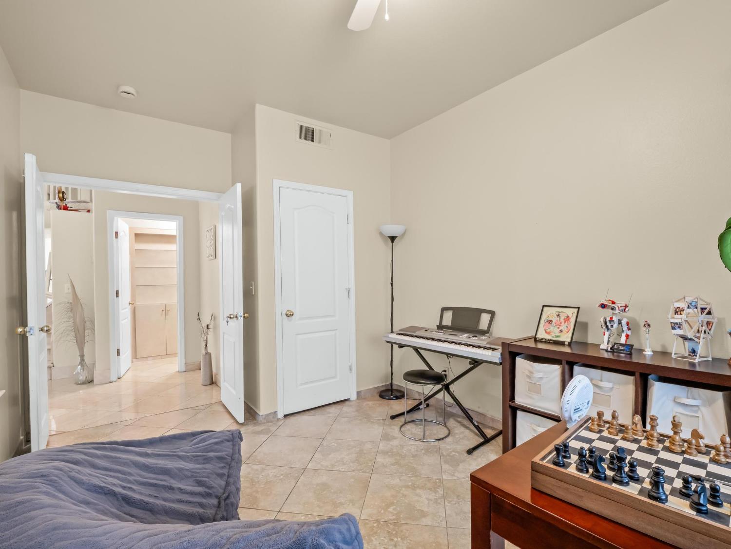 7236 N Bonadelle Ave, Fresno, CA 93720