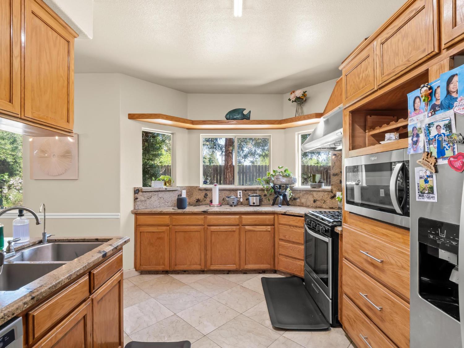 7236 N Bonadelle Ave, Fresno, CA 93720