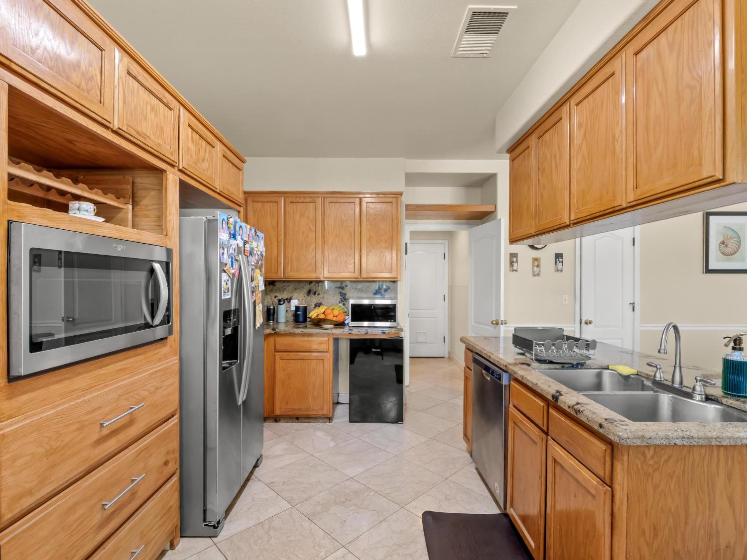 7236 N Bonadelle Ave, Fresno, CA 93720