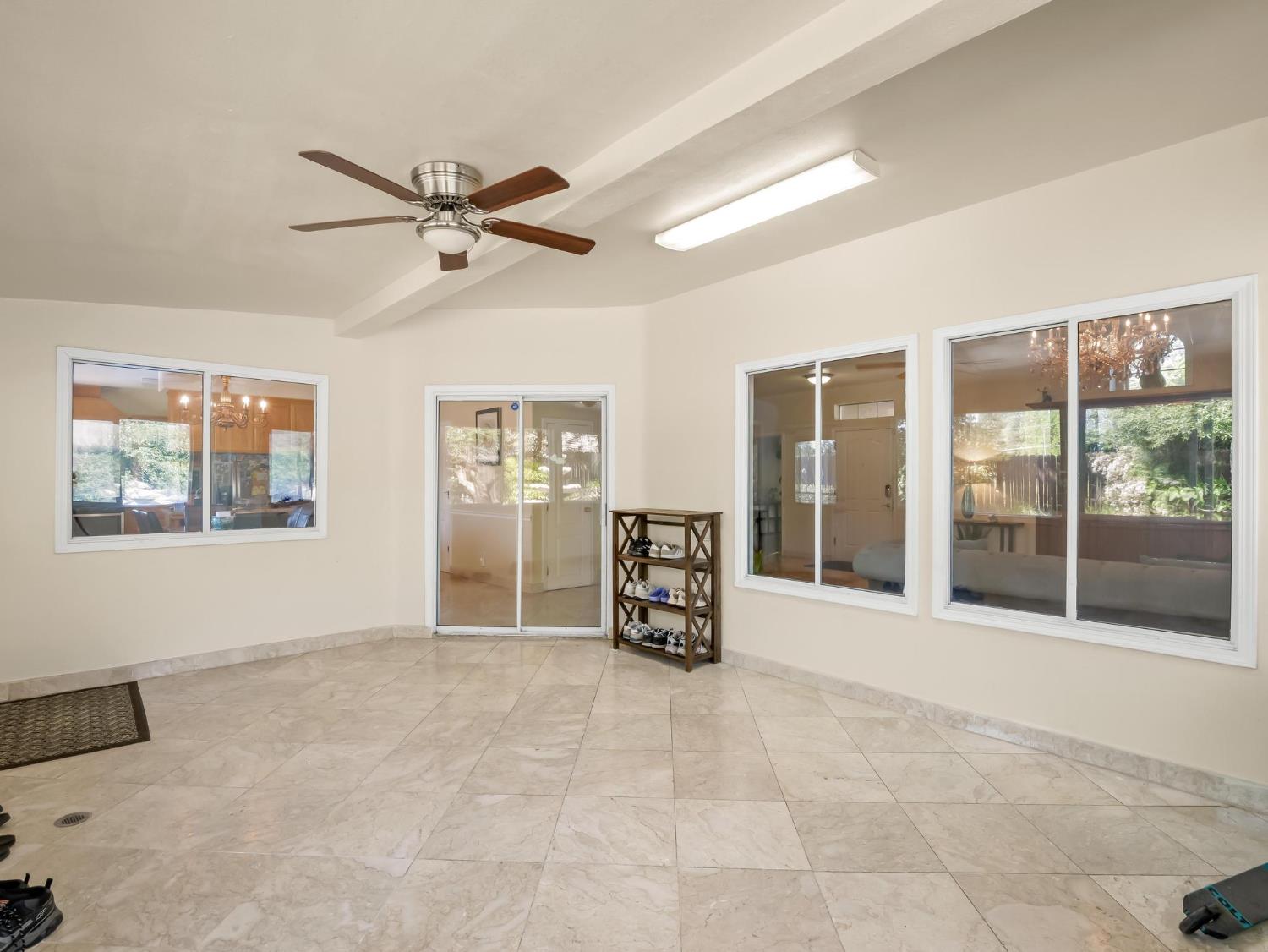 7236 N Bonadelle Ave, Fresno, CA 93720