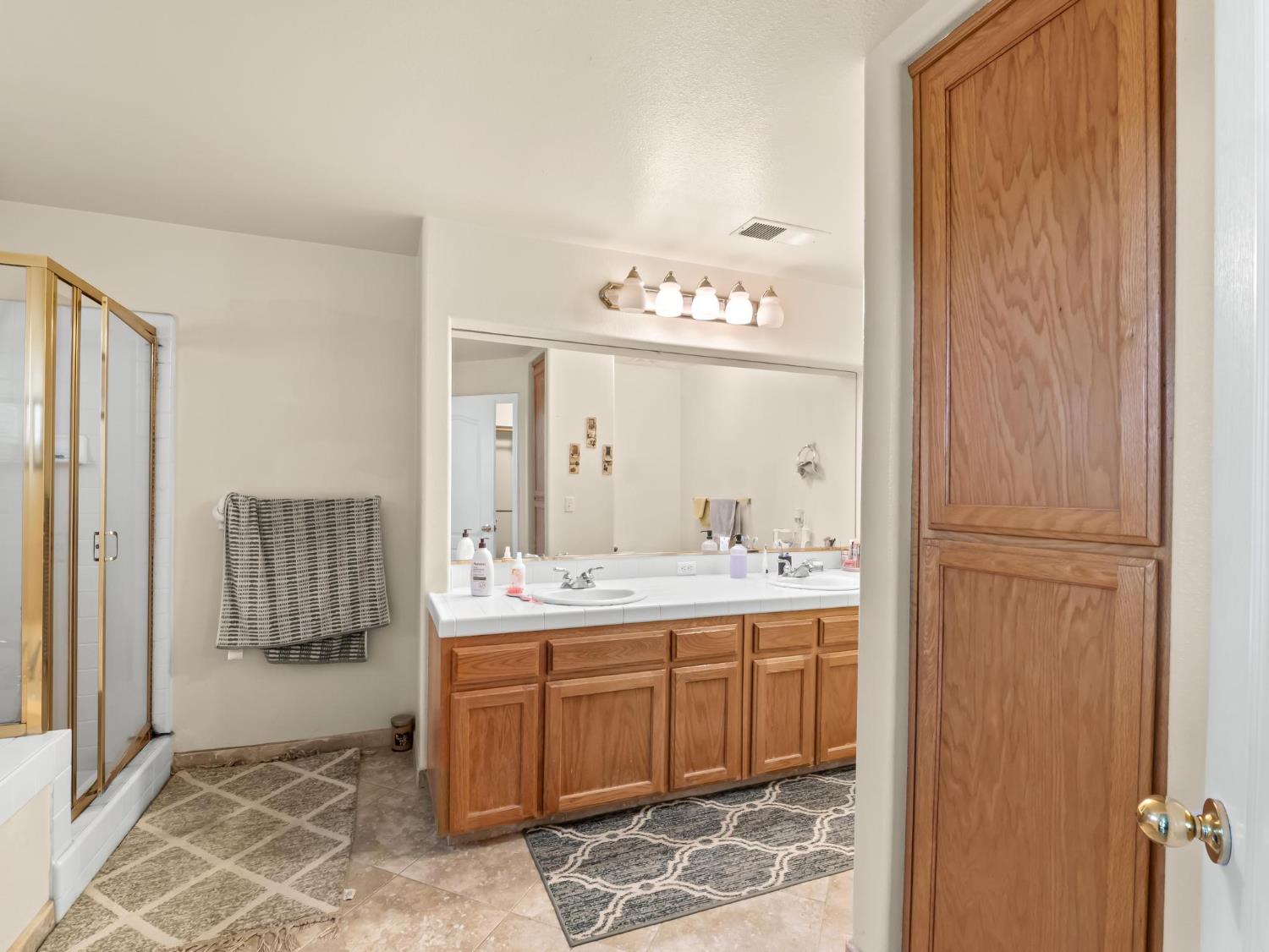 7236 N Bonadelle Ave, Fresno, CA 93720