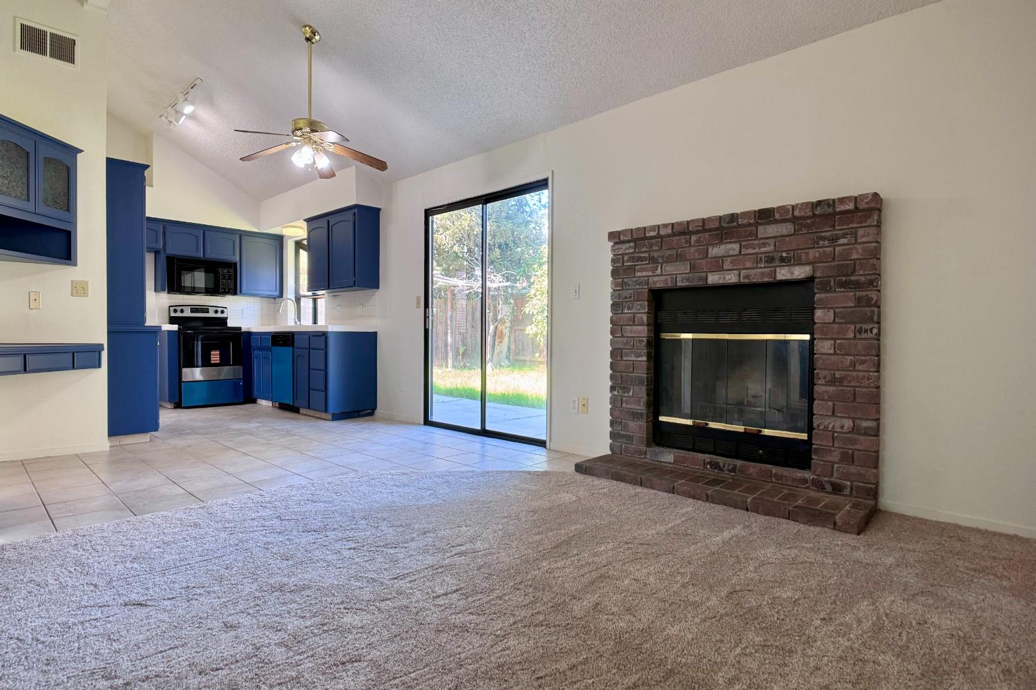 1910 E Eclipse Ave, Fresno, CA 93720