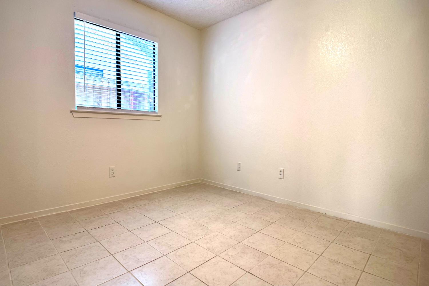 1910 E Eclipse Ave, Fresno, CA 93720