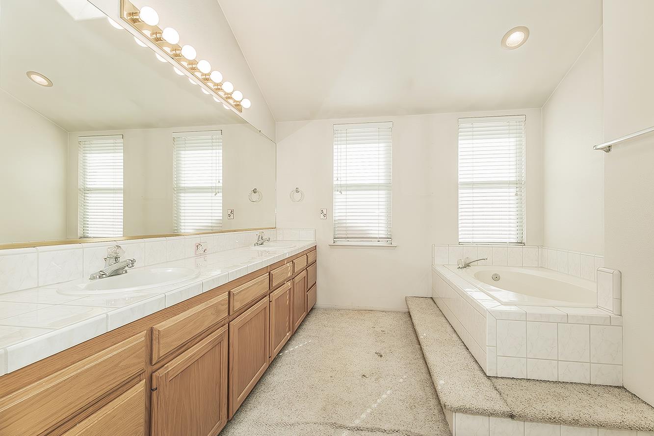 6173 W Pinedale Ave, Fresno, CA 93722