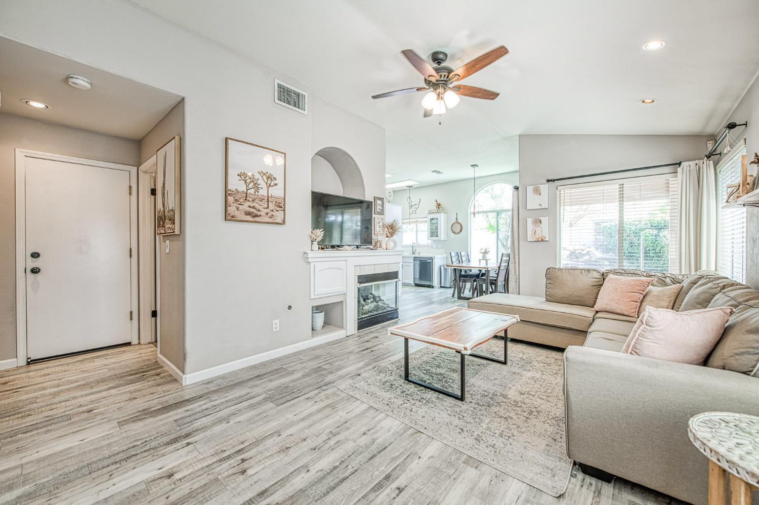 7502 N Trellis, Fresno, CA 93720