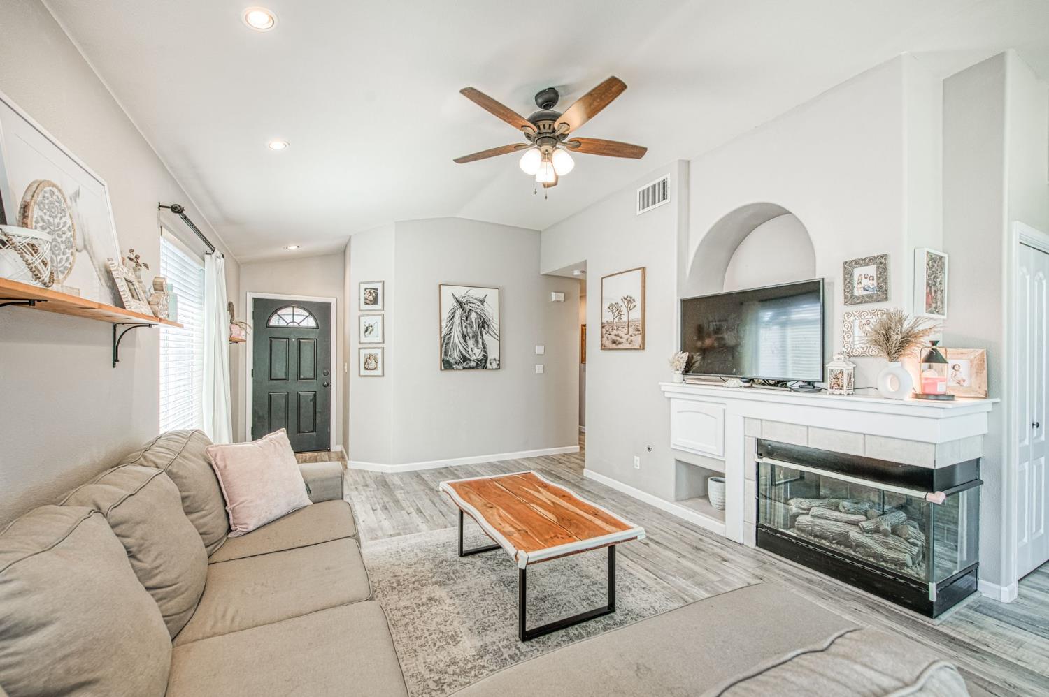 7502 N Trellis, Fresno, CA 93720