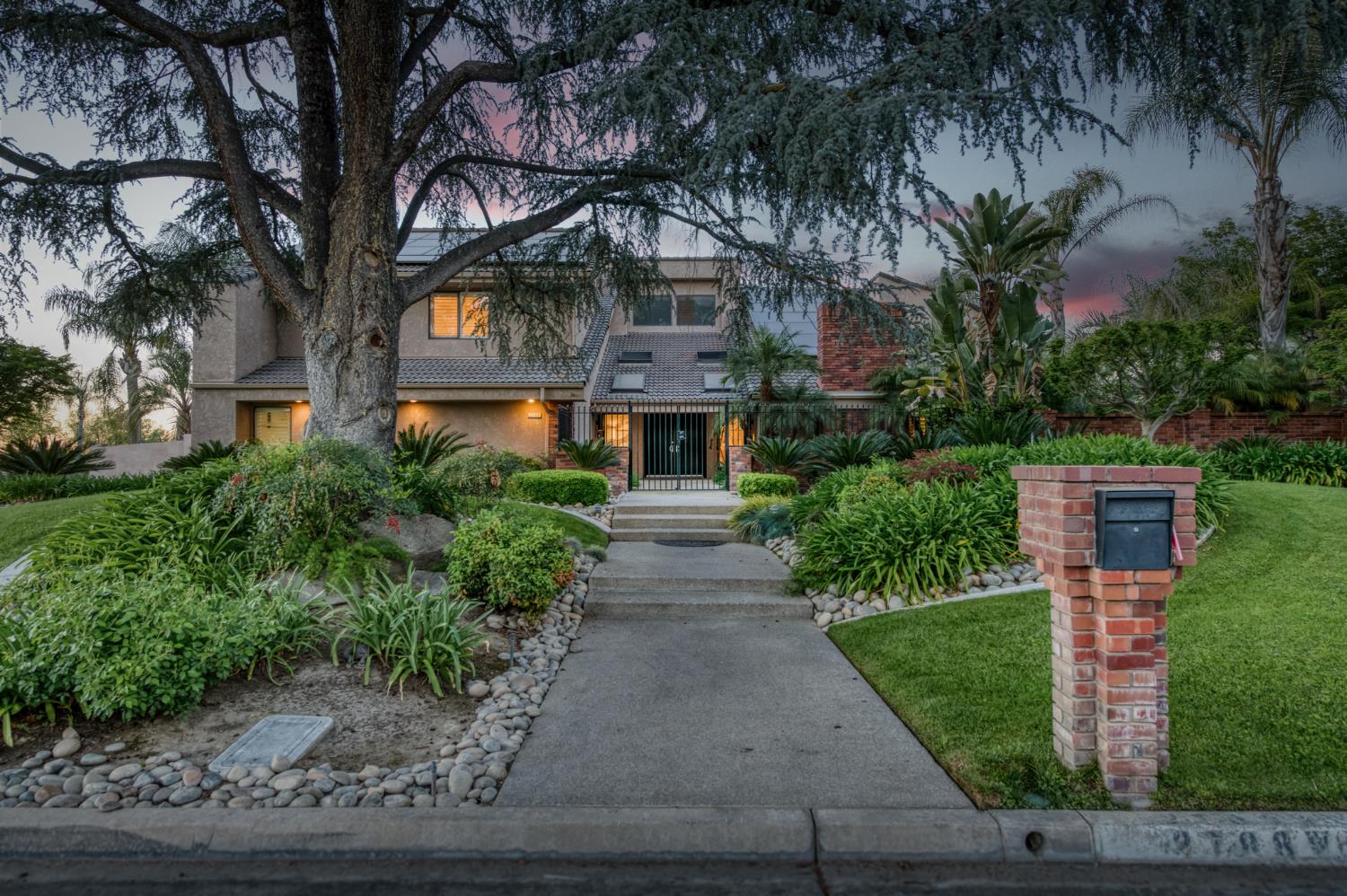 2788 W Bluff Ave, Fresno, CA 93711